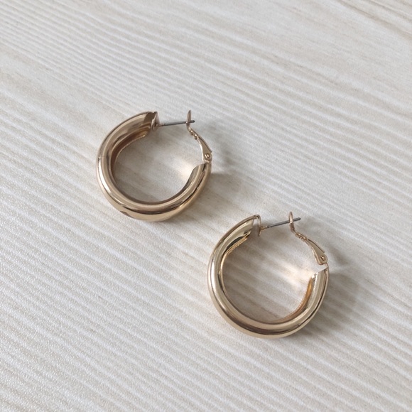 Jewelry - Minimalistic gold hoop earrings